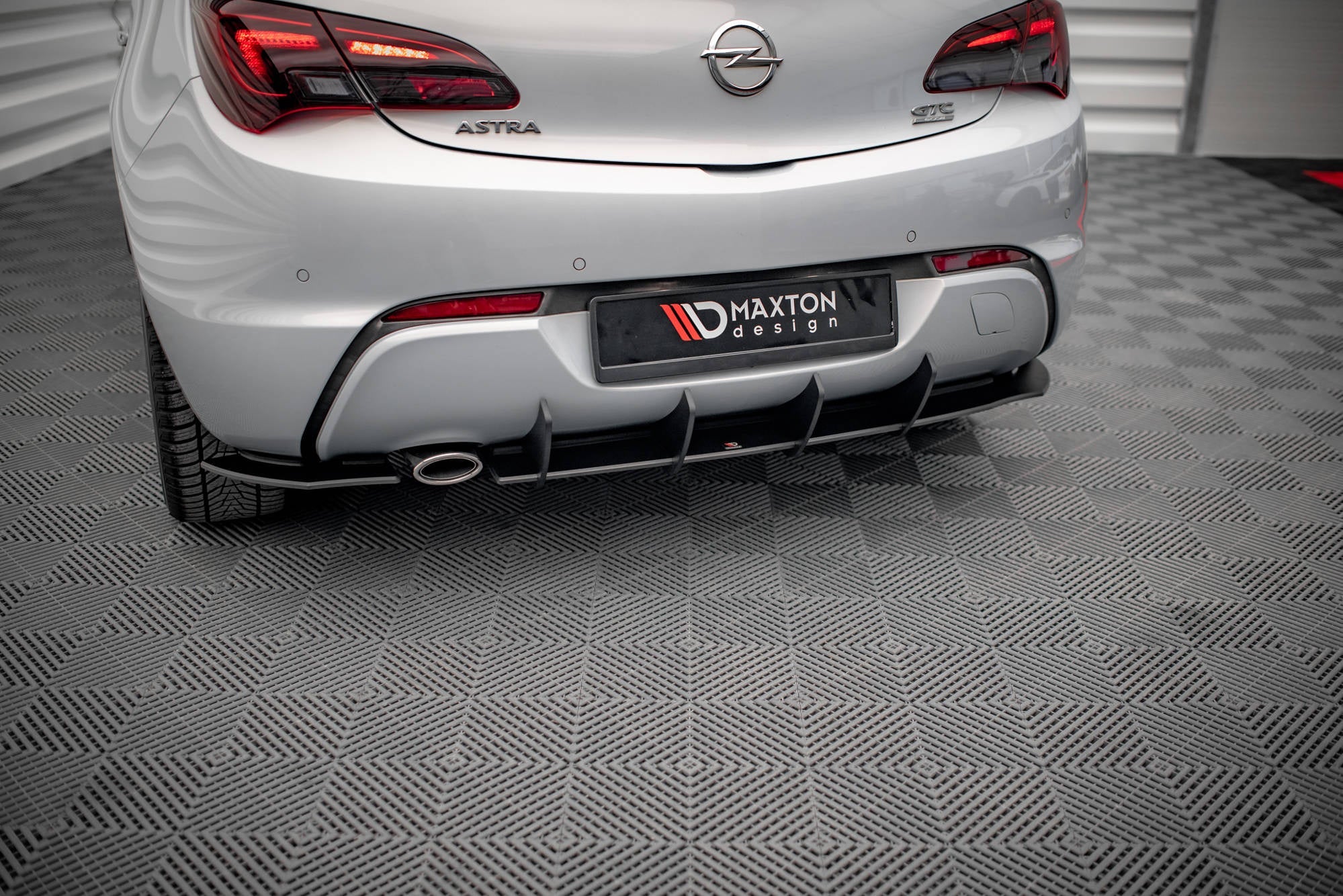 Prelungire difuzor bara spate Opel Astra J GTC OPC-Line 2011-2018 v4 - Maxton Design