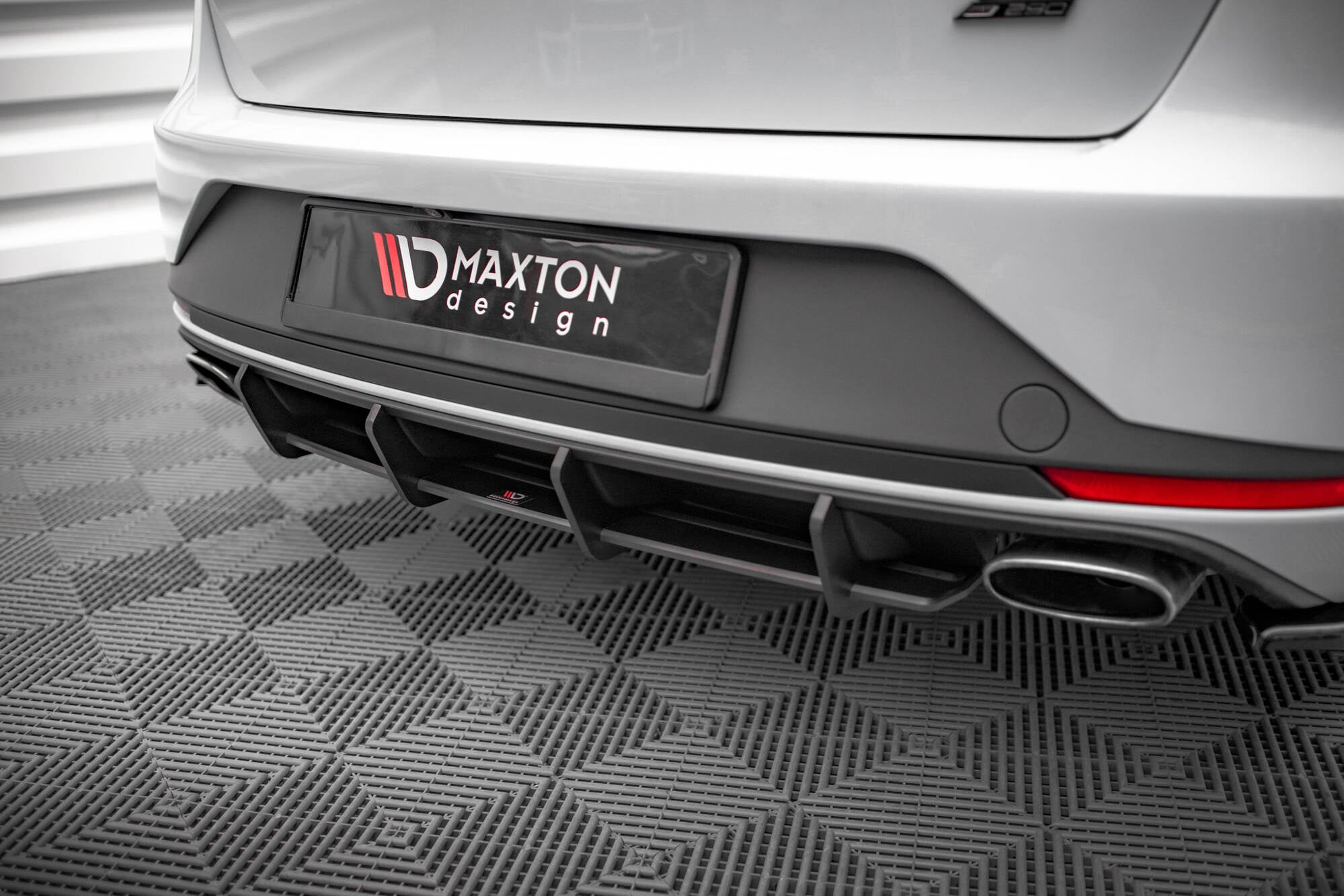 Prelungire difuzor bara spate Seat Leon Cupra Sportstourer Mk3 2012-2016 v33 - Maxton Design