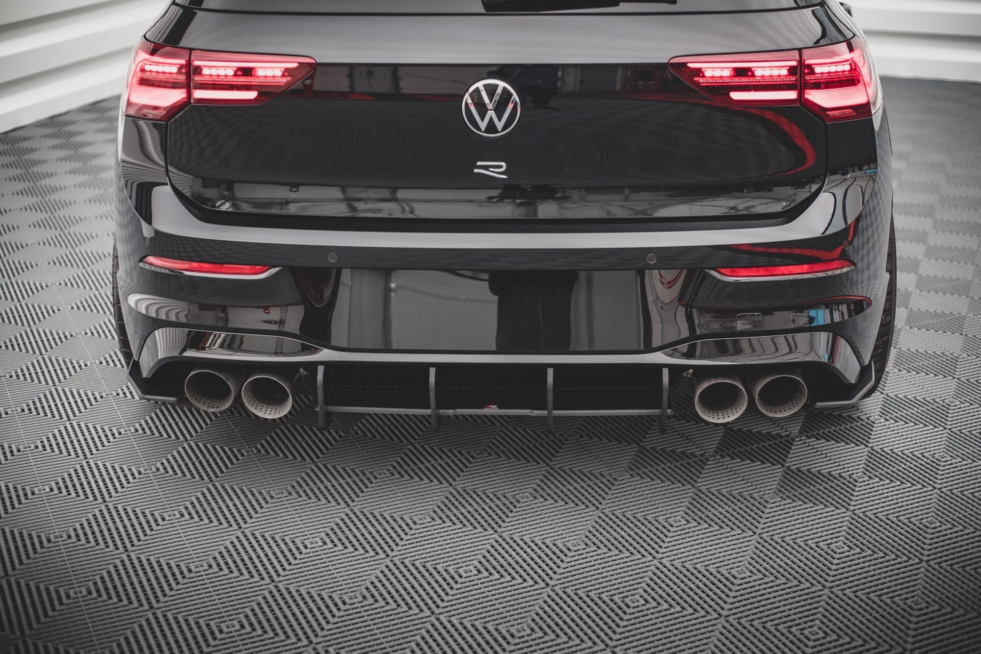 Prelungire difuzor bara spate Volkswagen Golf R Mk8 2020- v37 - Maxton Design