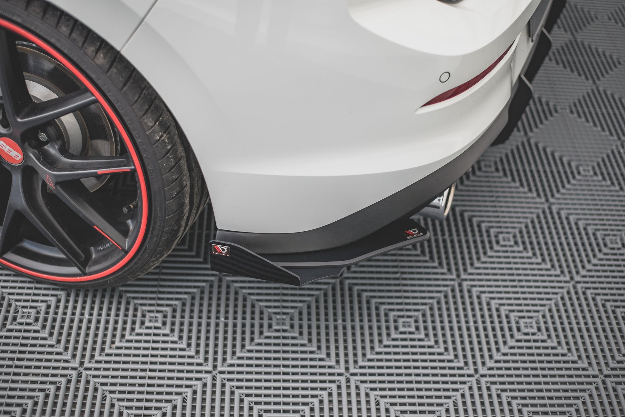 Prelungire splitter bara spate si flapsuri Volkswagen Golf 8 GTI 2020- v17 - Maxton Design