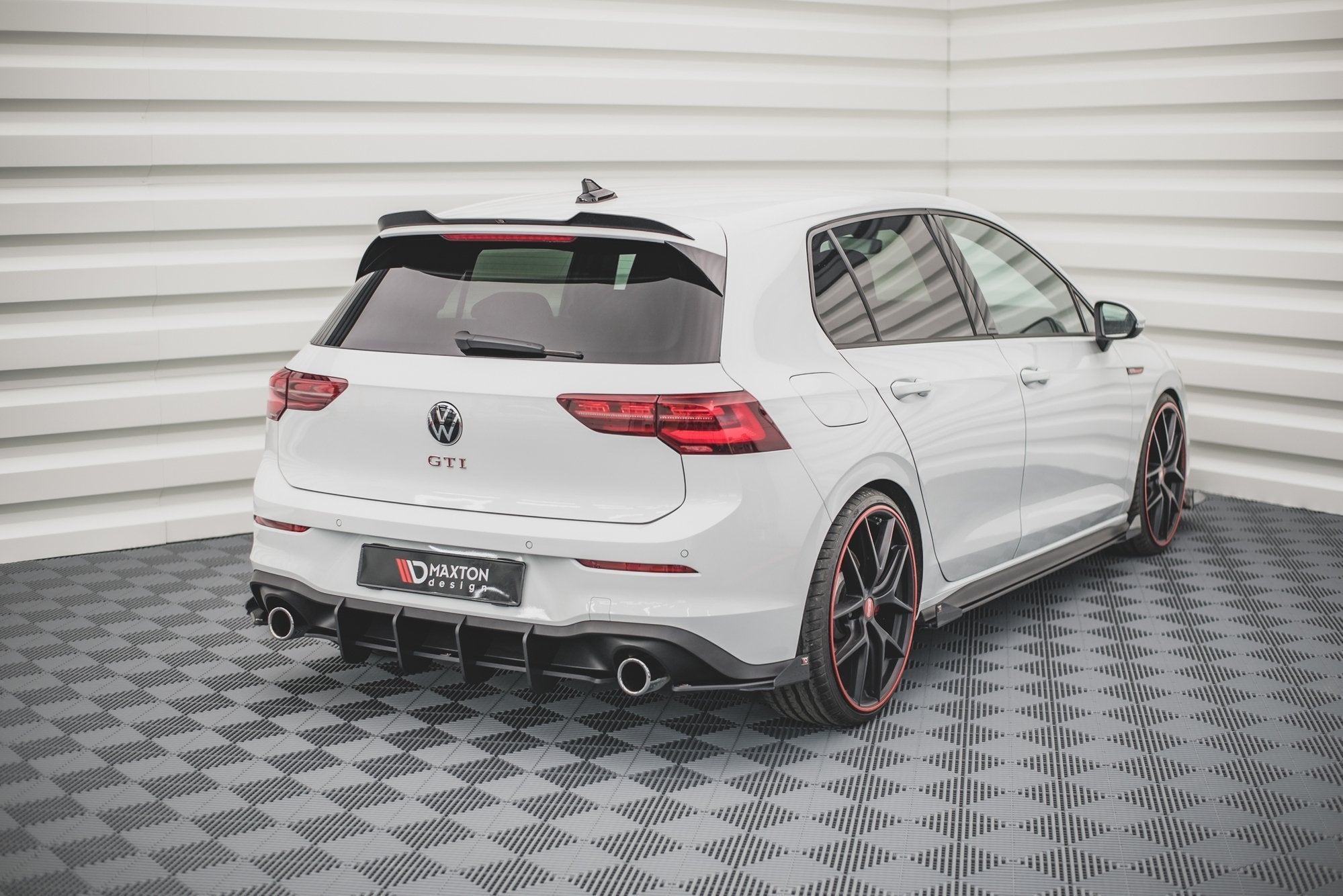 Prelungire splitter bara spate si flapsuri Volkswagen Golf 8 GTI 2020- v17 - Maxton Design