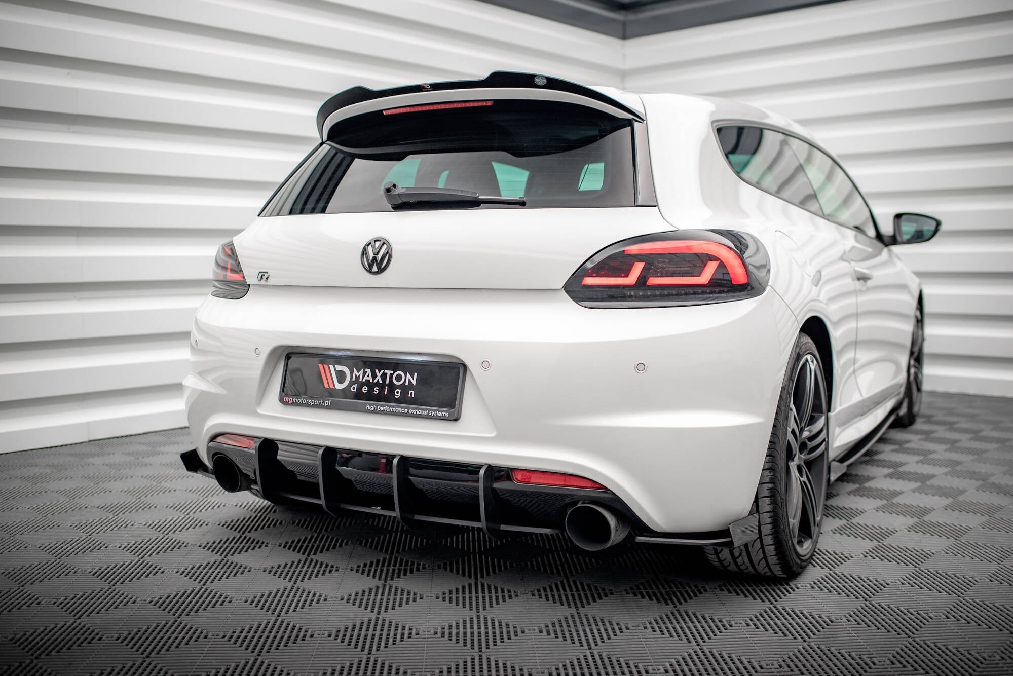 Prelungire splitter bara spate si flapsuri Volkswagen Scirocco R Mk3 2008-2014 v8 - Maxton Design