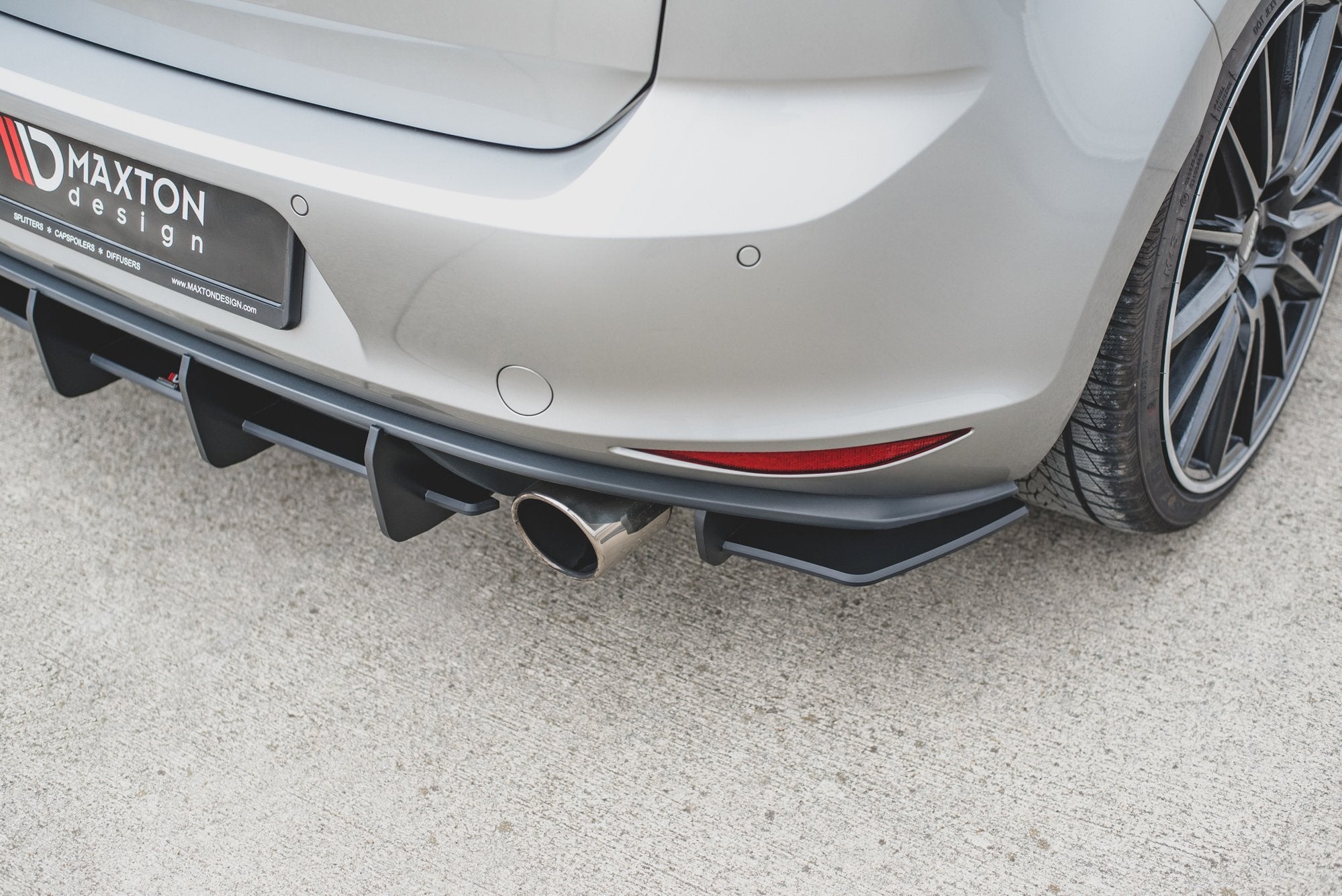 Prelungire splitter bara spate Volkswagen Golf 7 Gti 2013-2016 v23 - Maxton Design