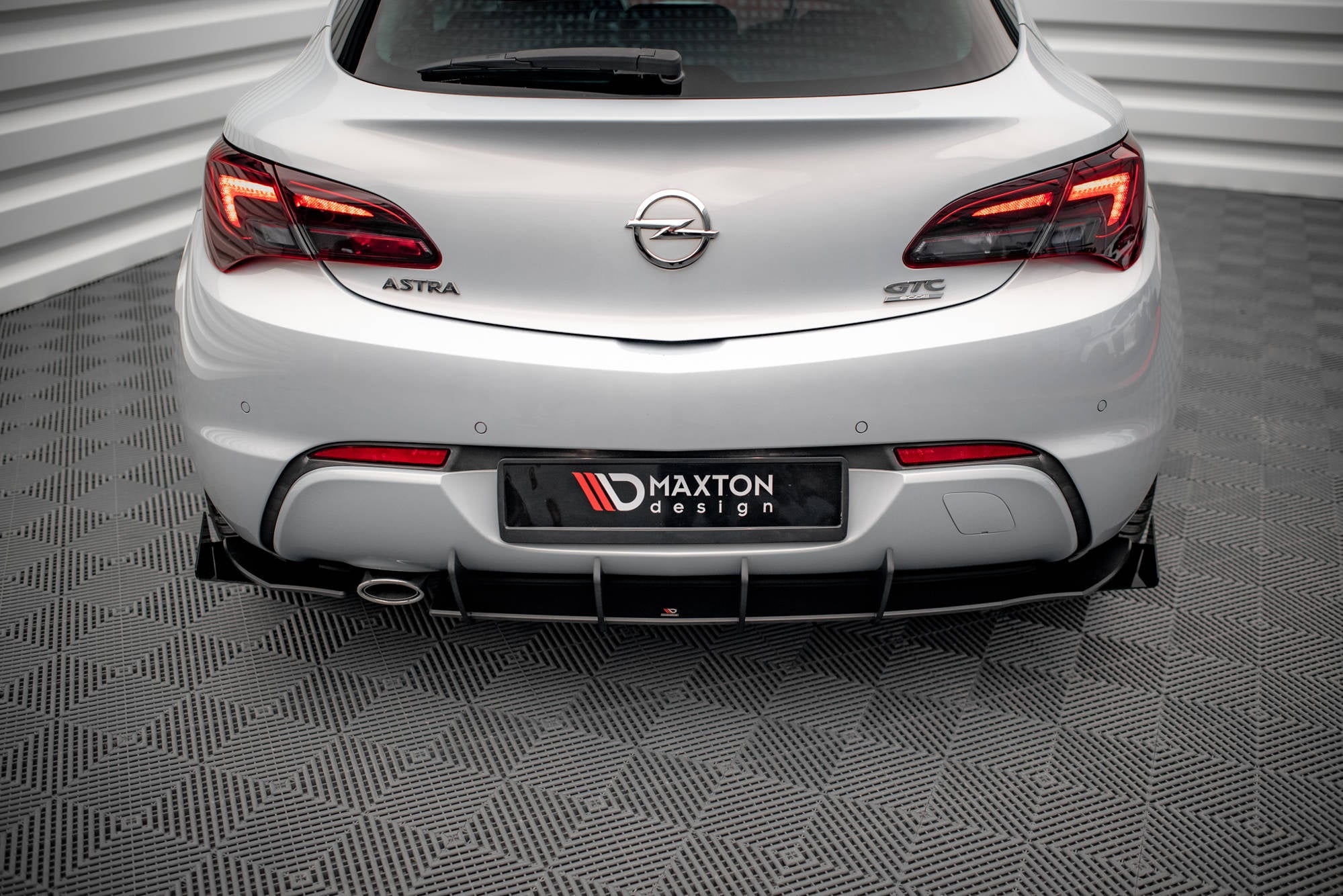 Prelungire difuzor bara spate si flapsuri Opel Astra J GTC OPC-Line 2011-2018 v5 - Maxton Design