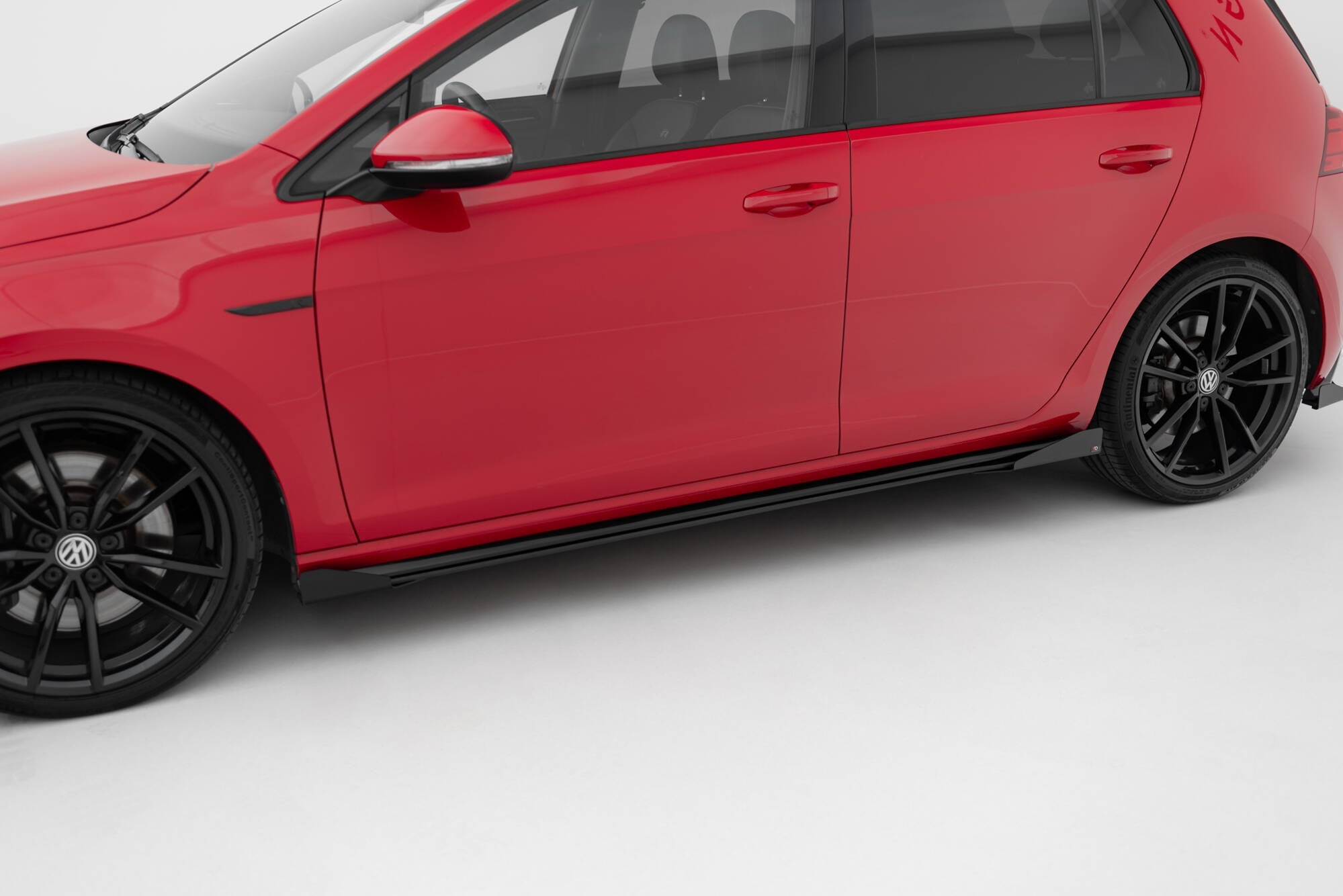 Praguri si flapsuri Volkswagen Golf 7 R Facelift 2017-2020 v14 - Maxton Design