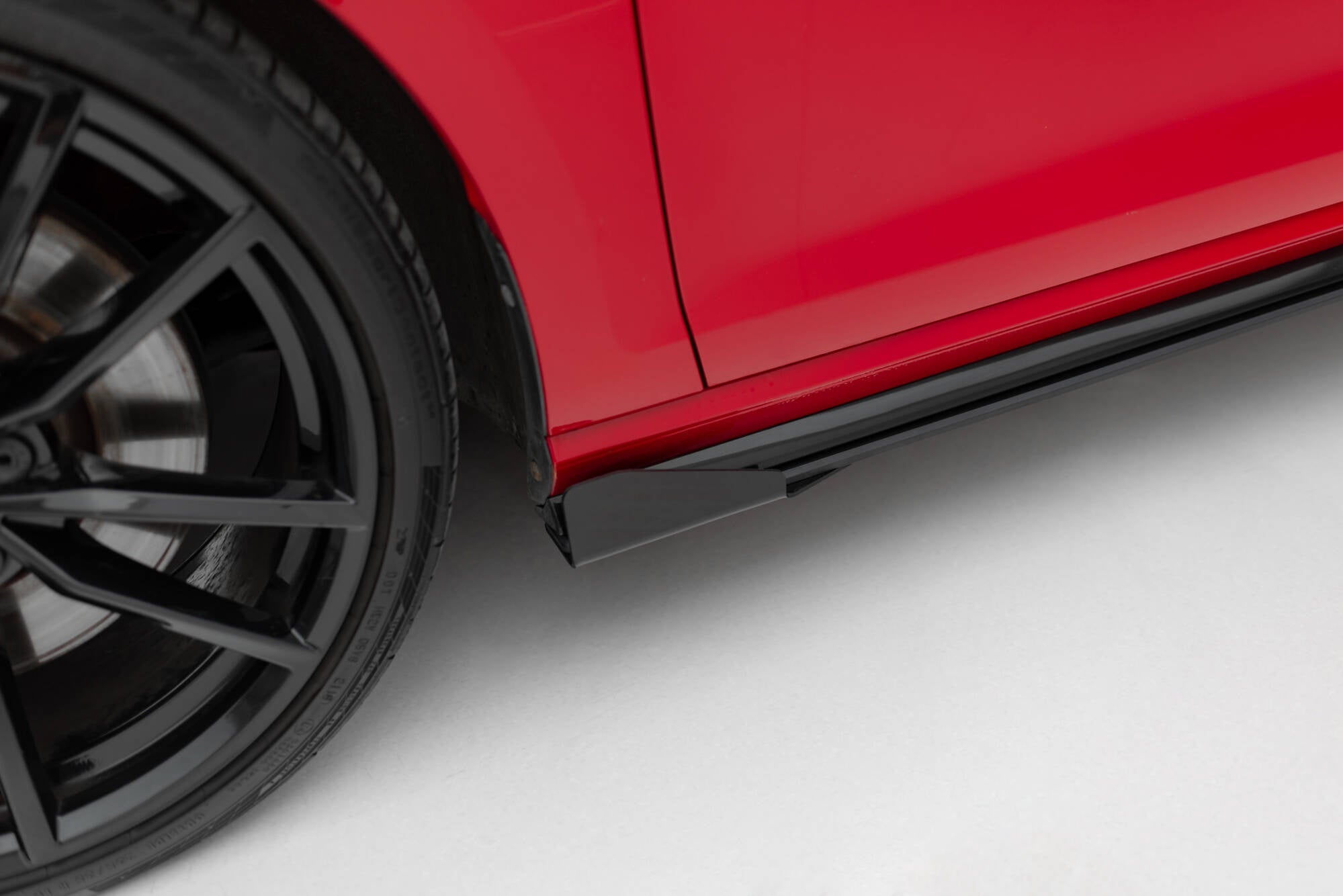 Praguri si flapsuri Volkswagen Golf 7 R Facelift 2017-2020 v14 - Maxton Design