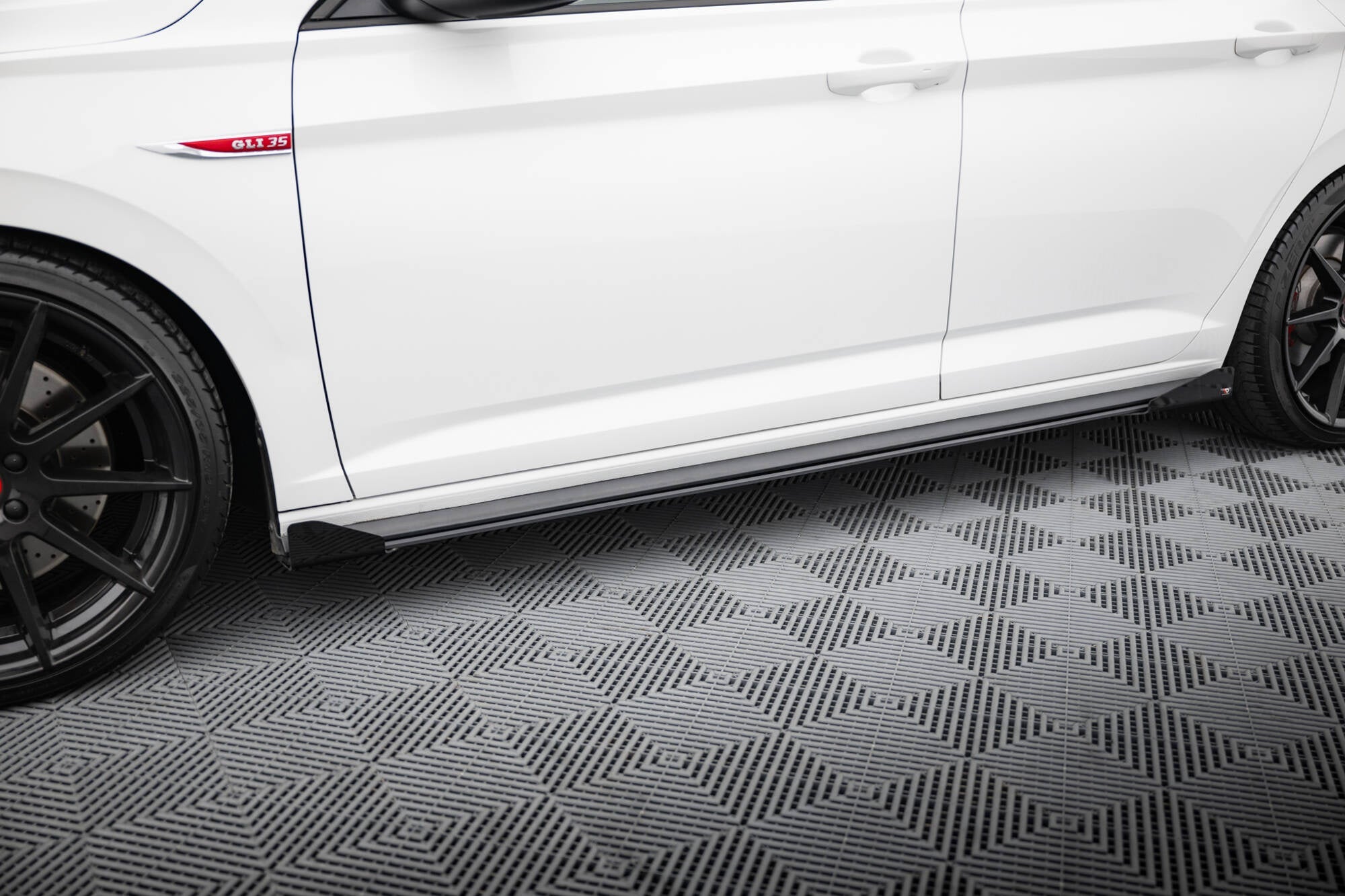 Praguri si flapsuri Volkswagen Jetta GLI Mk7 2018-2021 v2 - Maxton Design