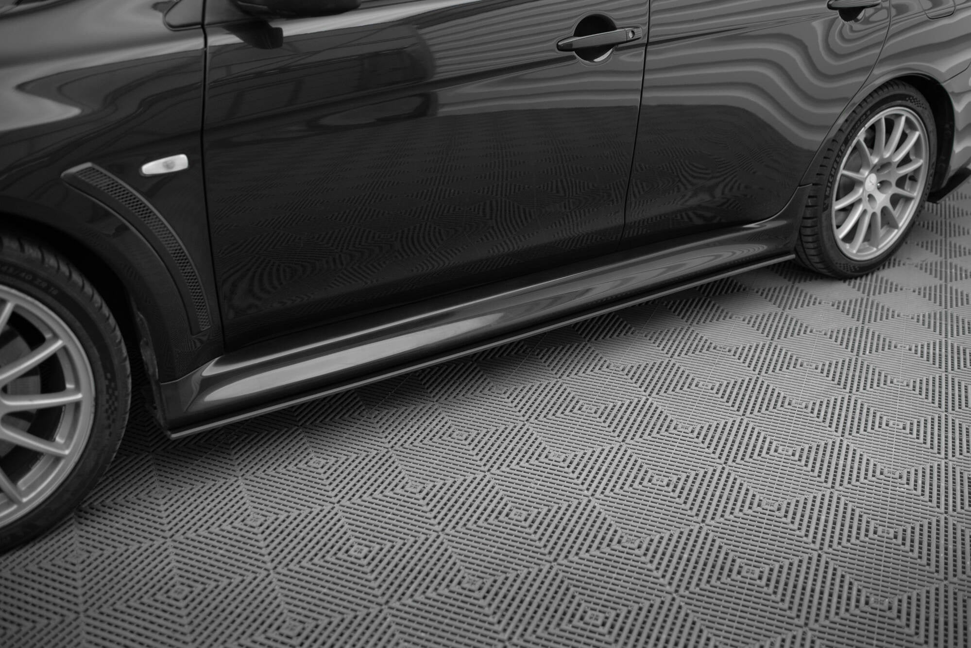 Praguri Mitsubishi Lancer EVO X 2007-2015 v3 - Maxton Design