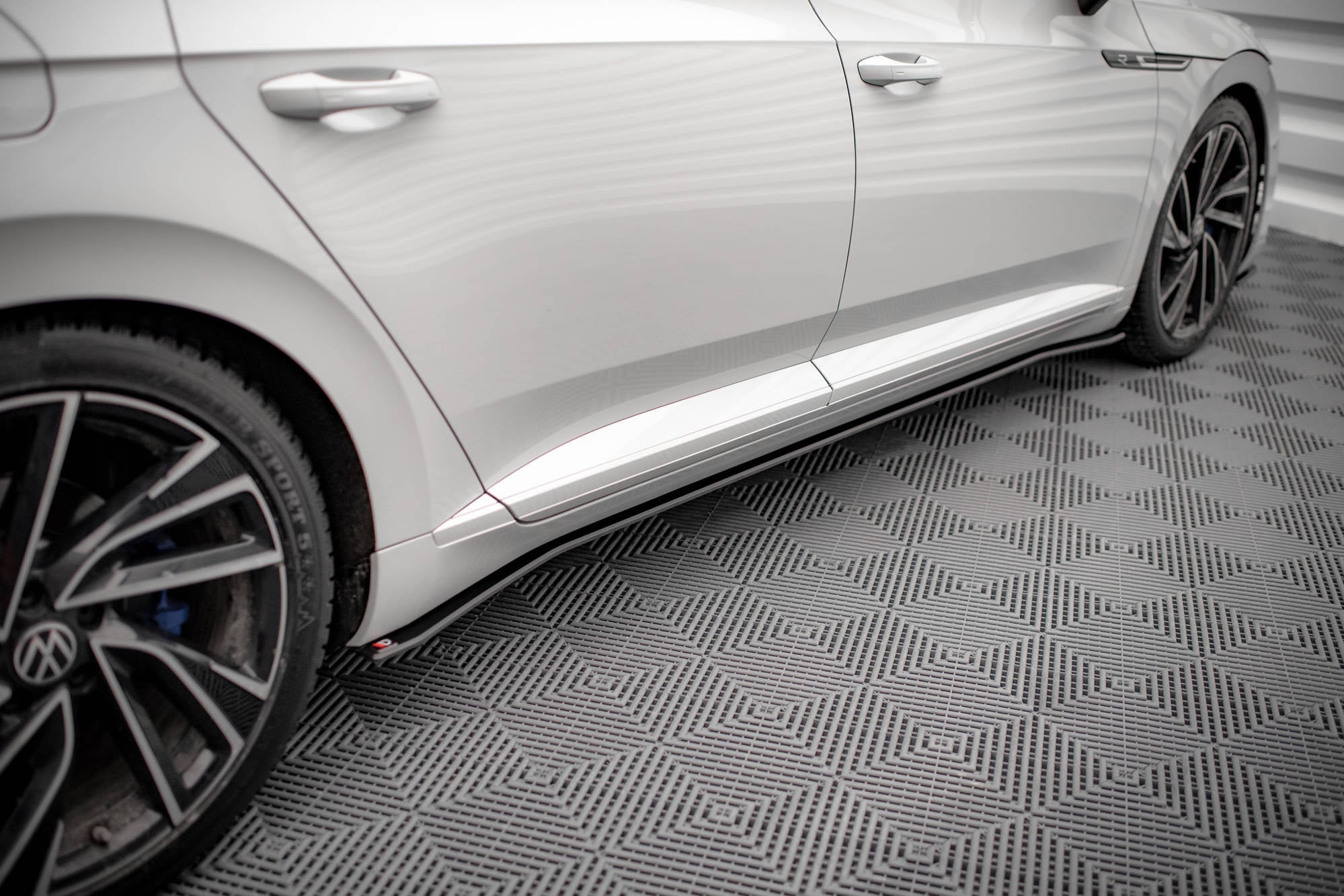 Praguri Volkswagen Arteon R R-Line Facelift 2020- v7 - Maxton Design