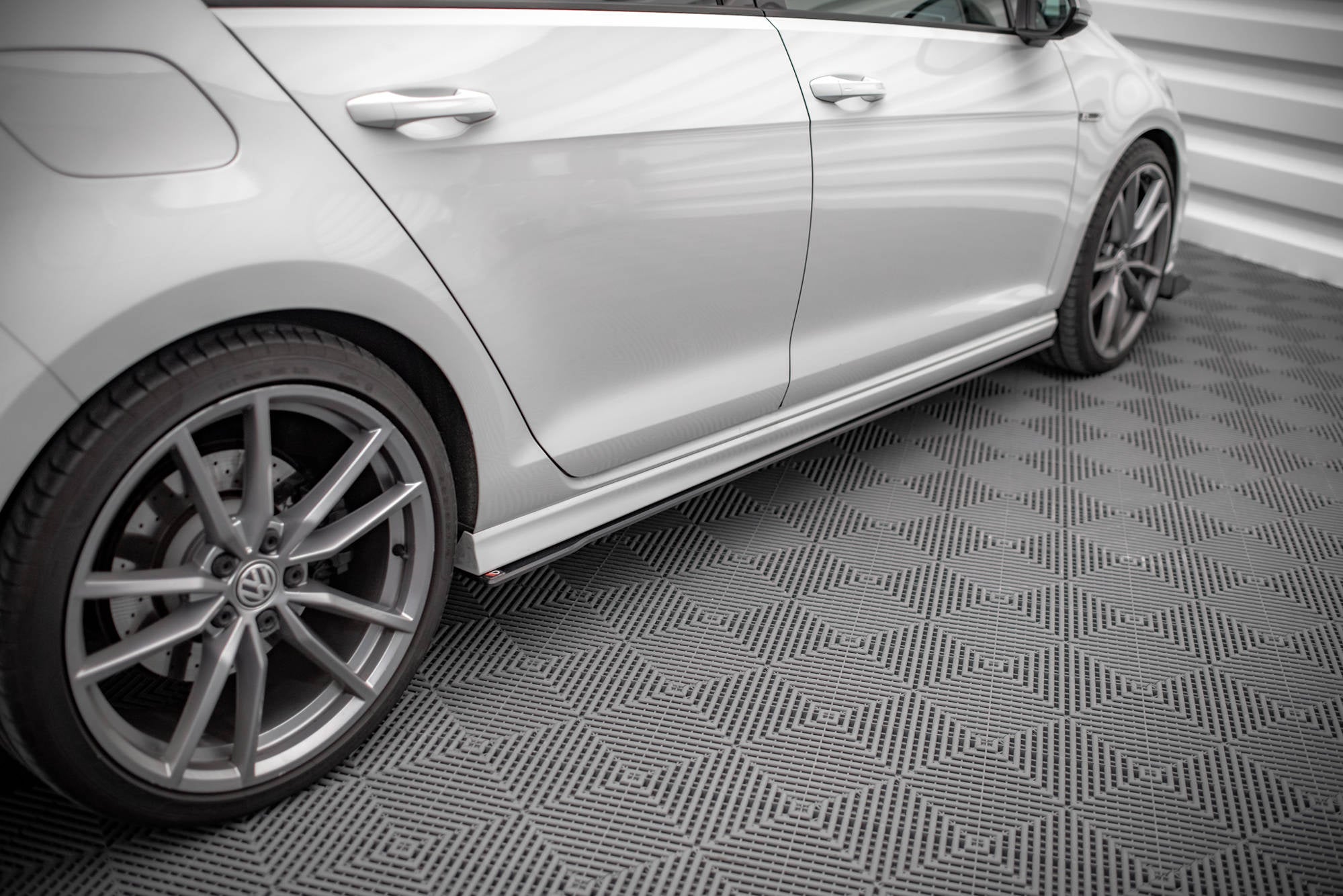 Praguri Volkswagen Golf 7 R 2013-2016 v16 - Maxton Design