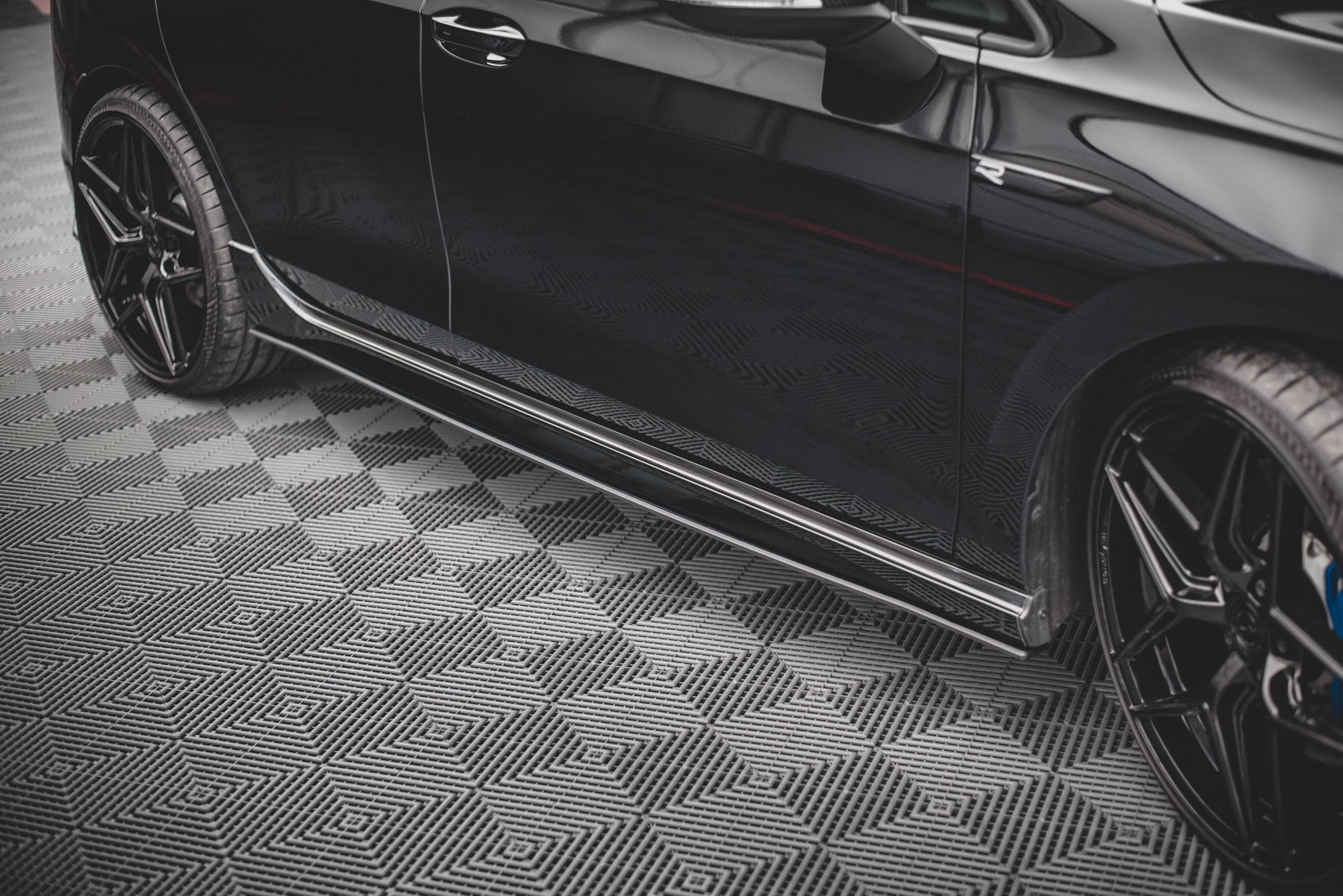 Praguri Volkswagen Golf R Mk8 2020- v12 - Maxton Design