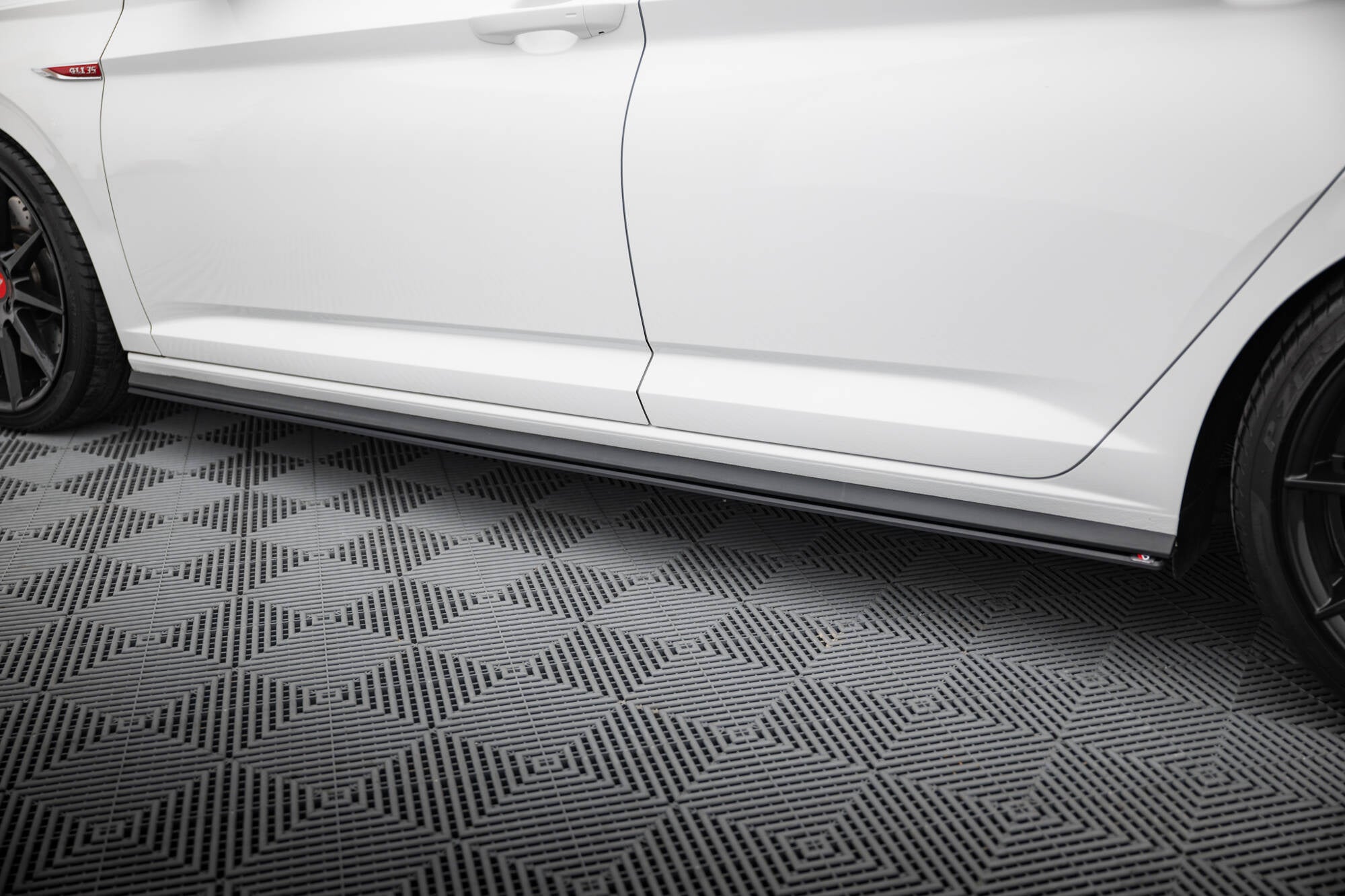 Praguri Volkswagen Jetta GLI Mk7 2018-2021 v1 - Maxton Design