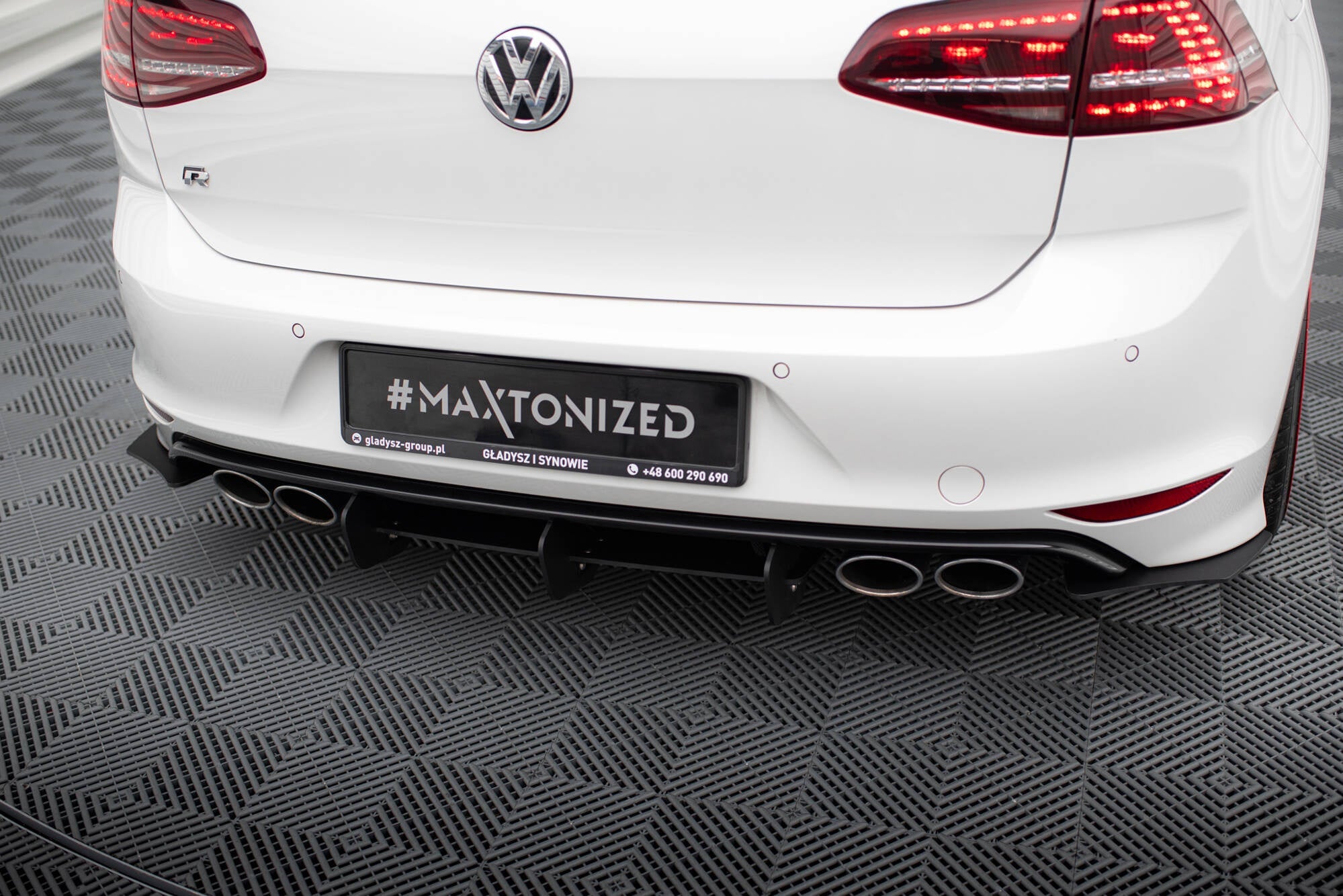 Prelungire splitter difuzor bara spate Volkswagen Golf 7 R Hatchback 2012-2017 v8 - Maxton Design