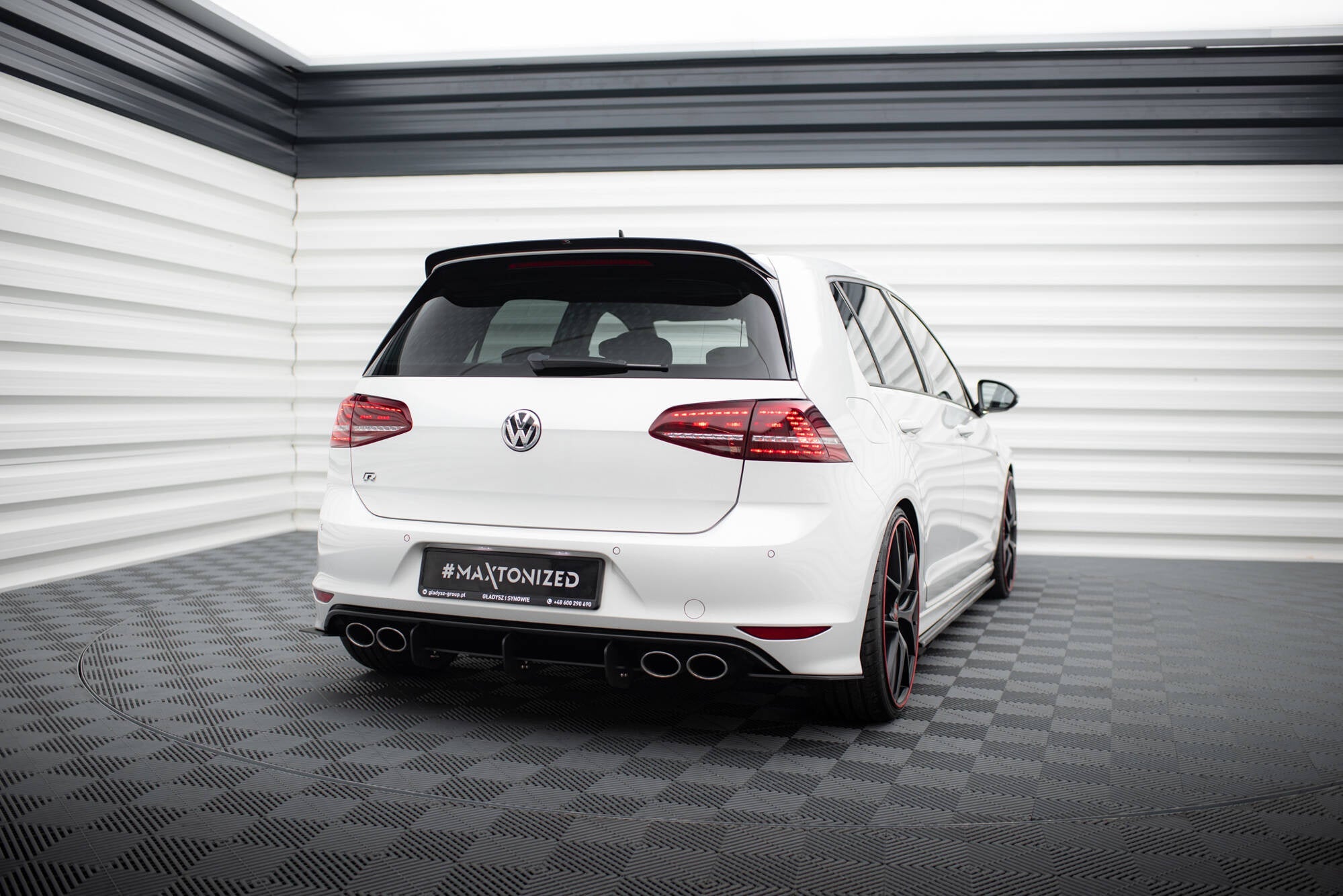 Prelungire splitter difuzor bara spate Volkswagen Golf 7 R Hatchback 2012-2017 v8 - Maxton Design