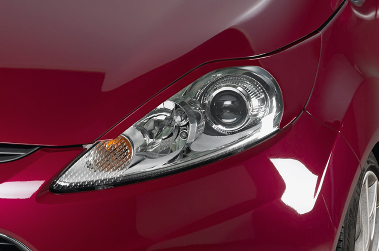 Capace faruri pentru Ford Fiesta MK7 SB053